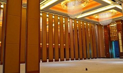  酒店餐廳裝修設計怎樣選用活動(dòng)隔斷墻材料？